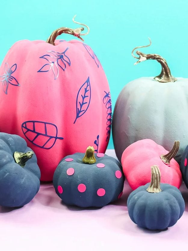 31 Pumpkin Decorating Ideas To Make This Fall - Baking Soda Textured Painted Pumpkins - Easy DIY Pumpkin Decor Ideas for Home, Yard, Outdoors - Cool Pumpkin Decorating Ideas for Adults and Kids Party, Creative Crafts With Paint, Glitter and No Carve Projects for Halloween 